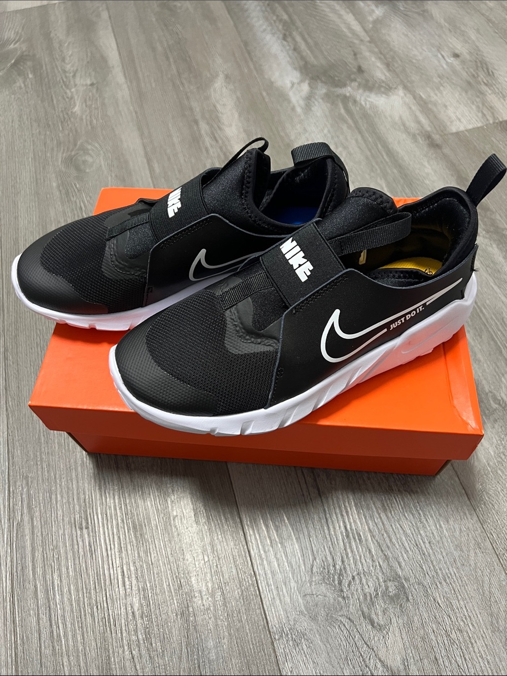 Nike Flex Runner 2 ( GS) - size 5Y like new! - Picture 2 of 15